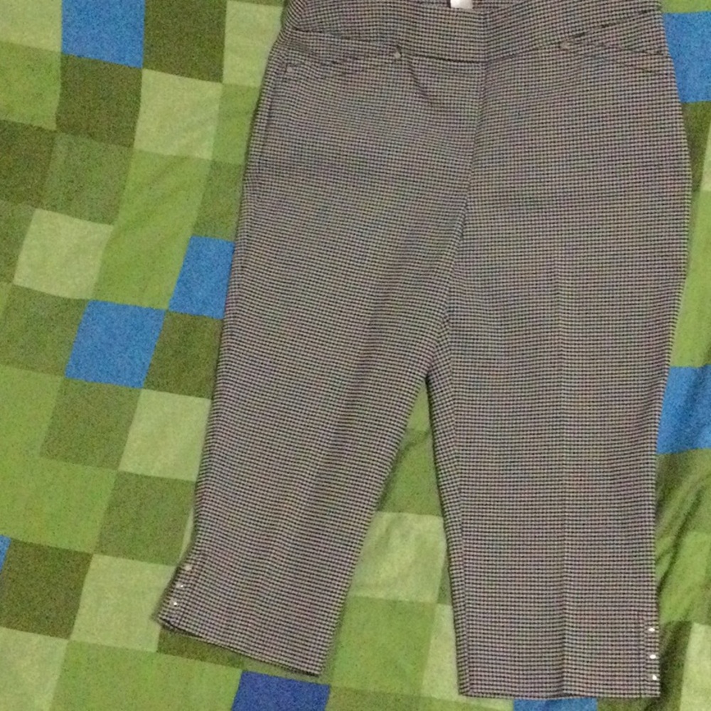 Signature slimming capri